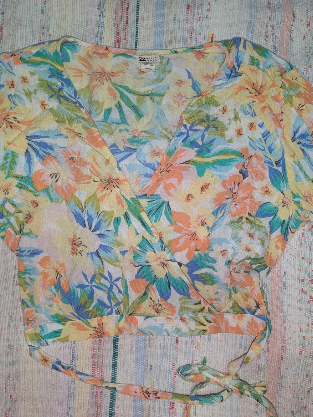 2/30$ 💓 NWOT Billabong Pastel Floral Wrap Crop Top - Peach, Blue, Green